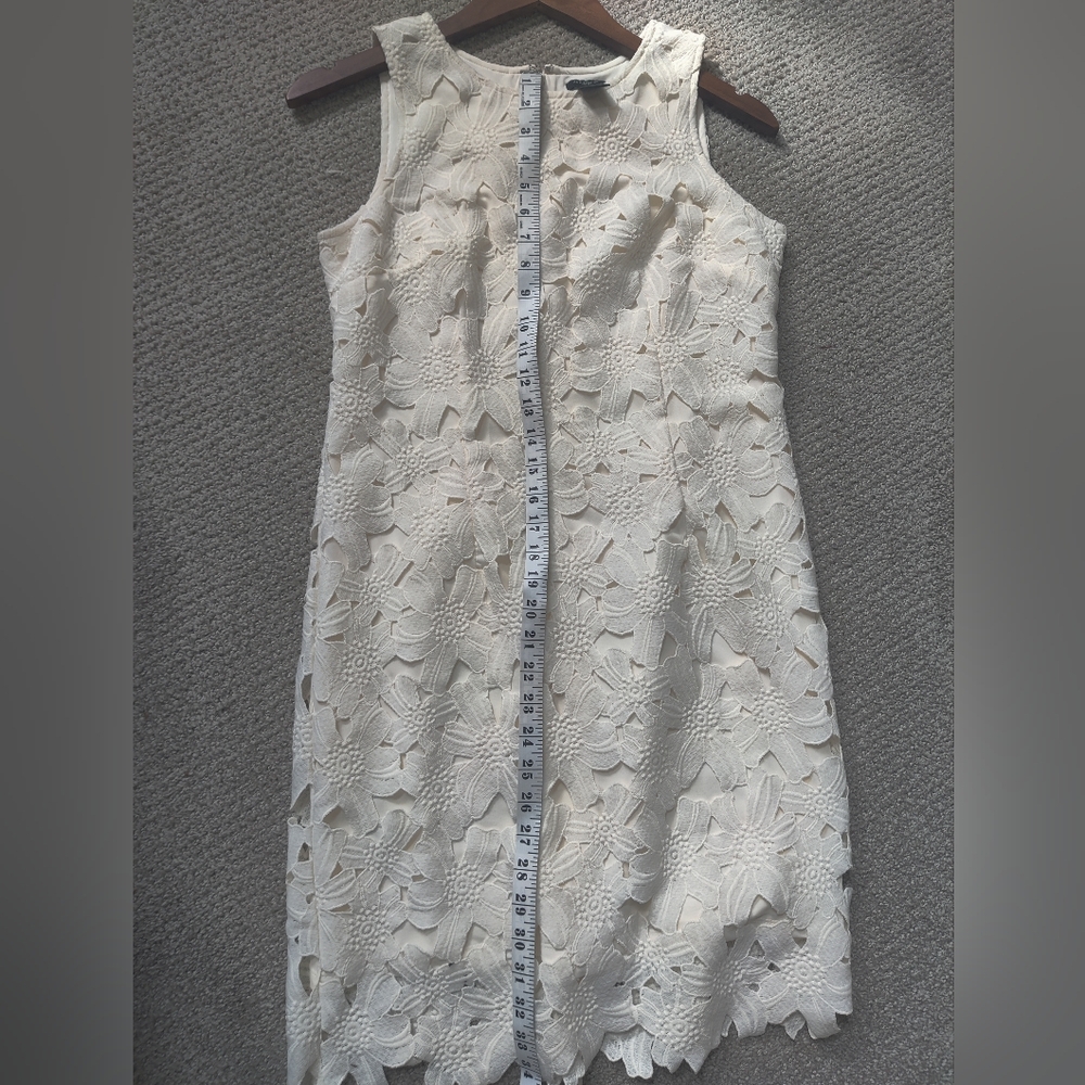 Ann Taylor Floral Cutout Dress Size 6P - Picture 2 of 9